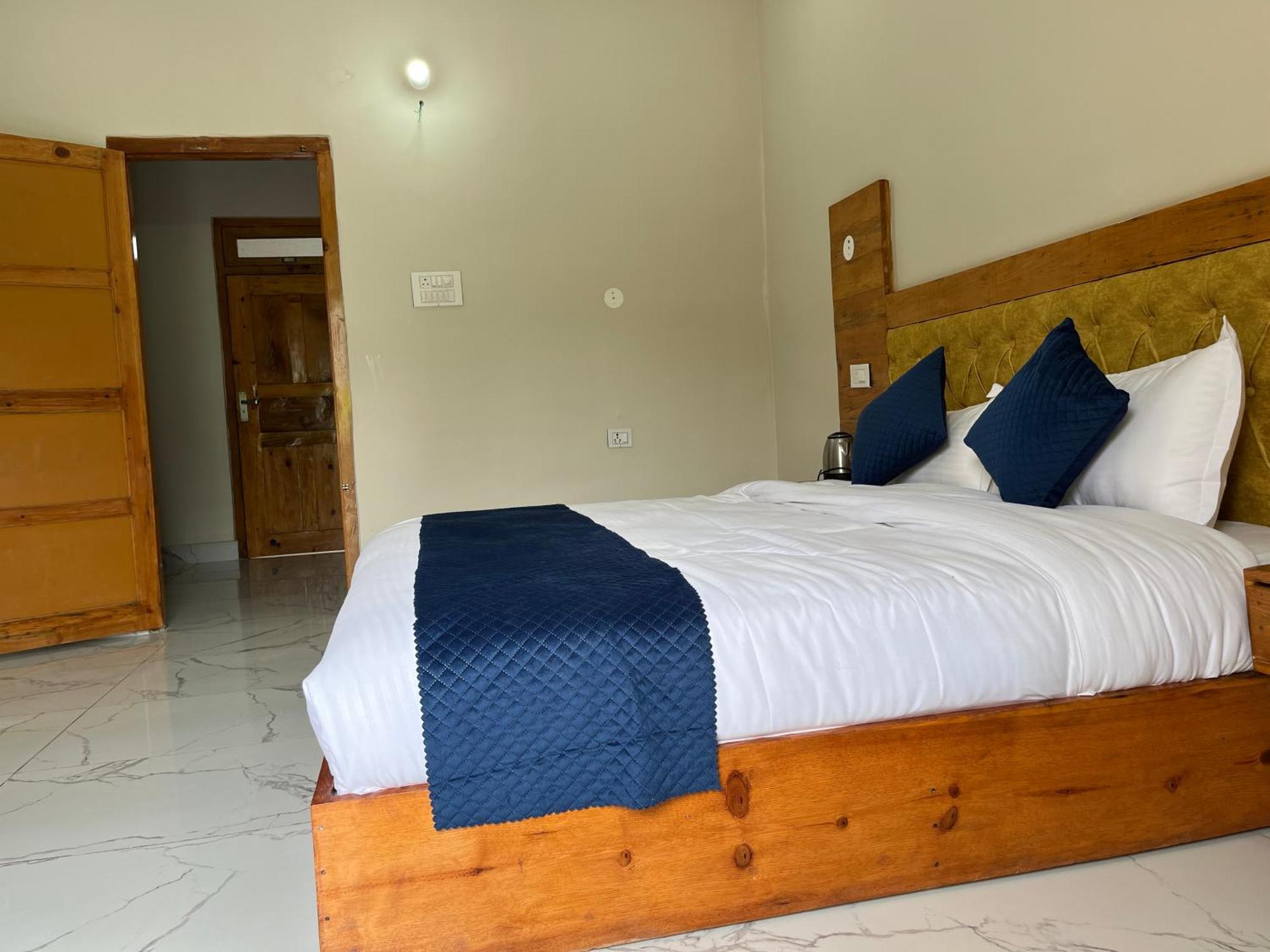 Himalayan Hill Top Resort Kanatal Exterior foto